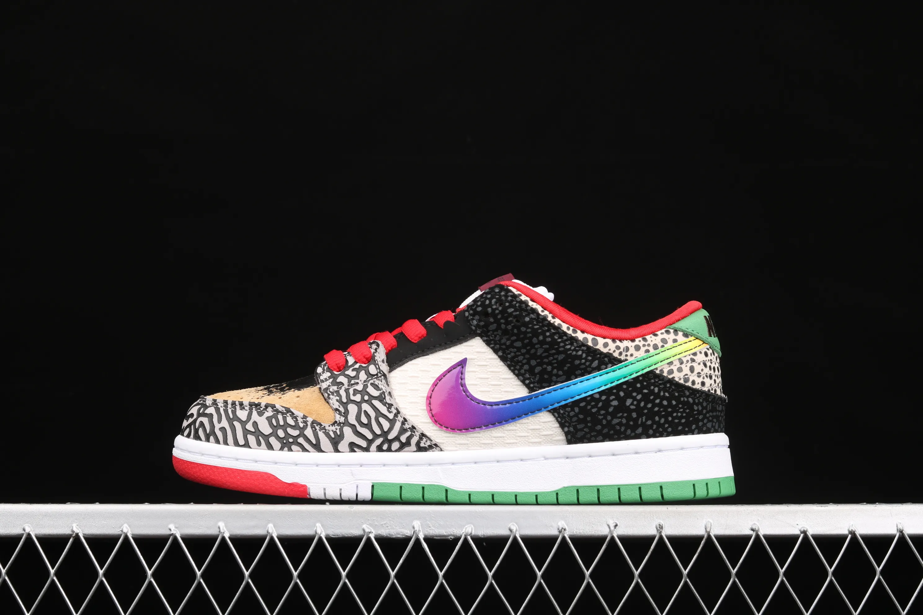 All Categories Nk SB Dunk Series Nk SB Dunk Low Low-top skate shoes Pure original version Nk SB Dunk Low What The Color stitching Asymmetrical mandarin duck Low-top skate shoes CZ2239-600